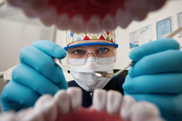 Lee más sobre el artículo Coronafobia: Incrementa el bruxismo en la salud dental