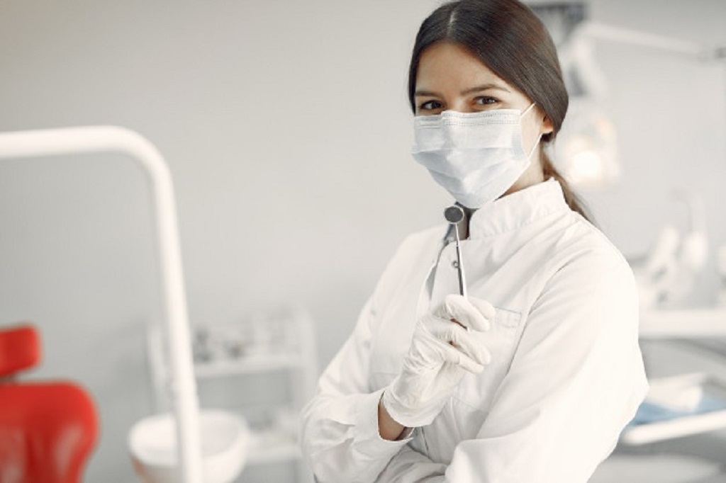 En este momento estás viendo Salud dental ¿Cuándo y por qué es importante acudir al dentista?